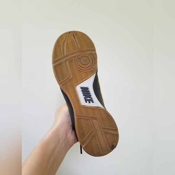 EUC Nike Indoor Soccer Shoes Gray Size 8 - Picture 3 of 4